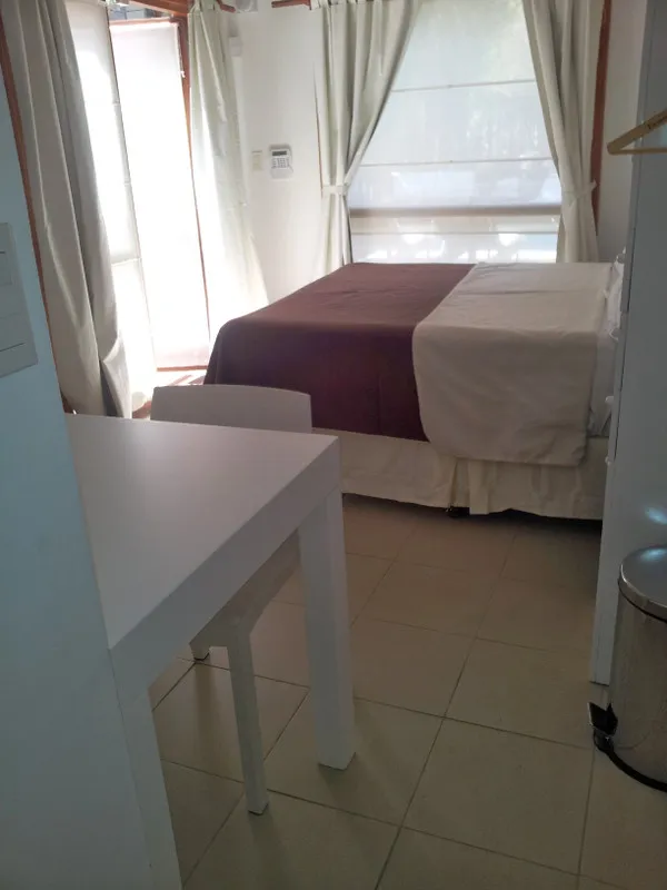 La cama vista desde la barra