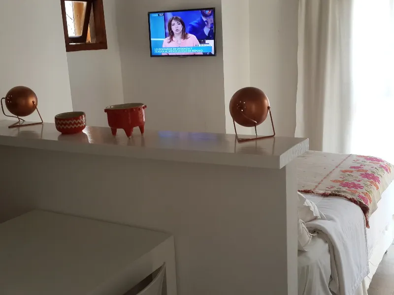 Smart TV y barra vistos desde la cama