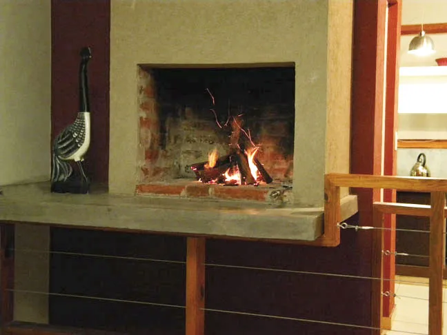 El hogar a leña, encendido