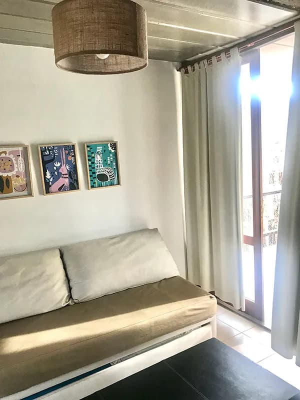 El sillón del living, que se hace dos camas