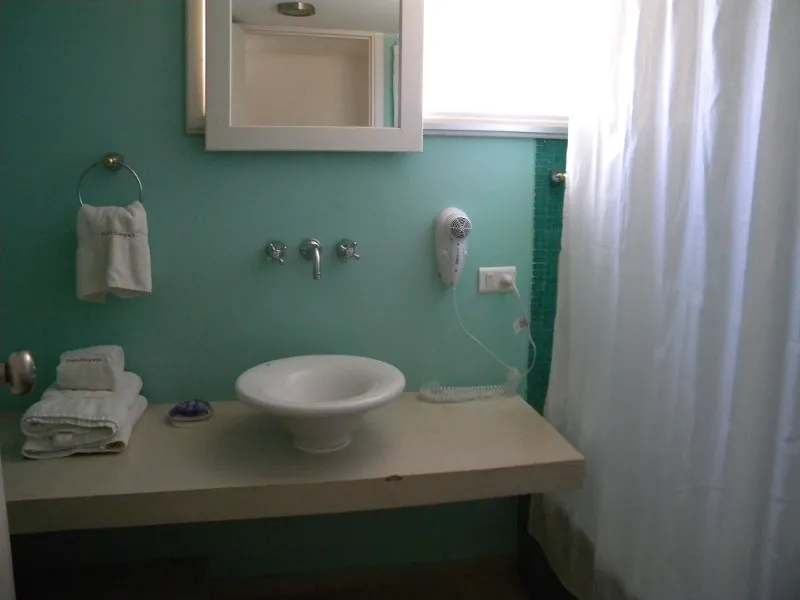 Baño con bacha de apoyo