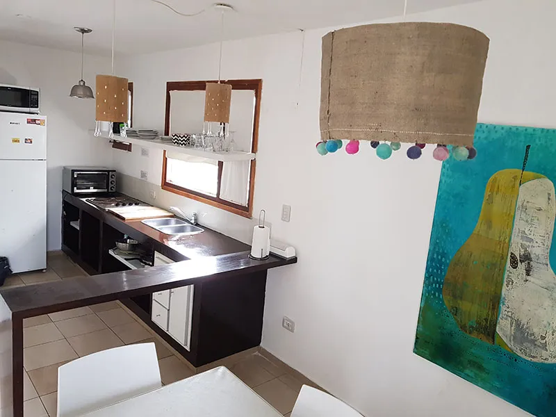 Cocina con barra desayunador