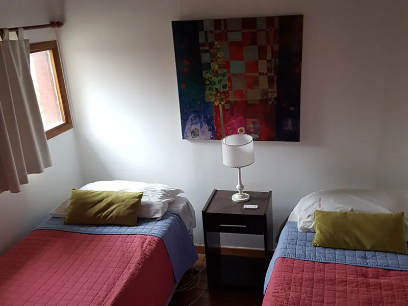 Dormitorio secundario con dos camas